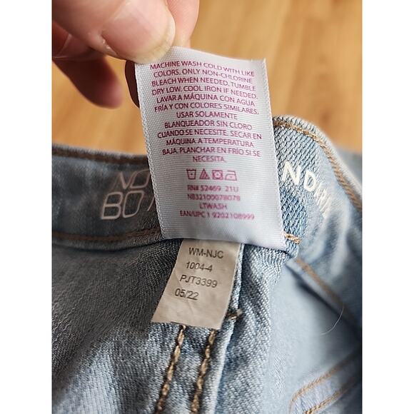 NWT No Boundaries Women’s Juniors Size 13 High Rise Mom Jeans Denim Light Wash - Picture 9 of 9